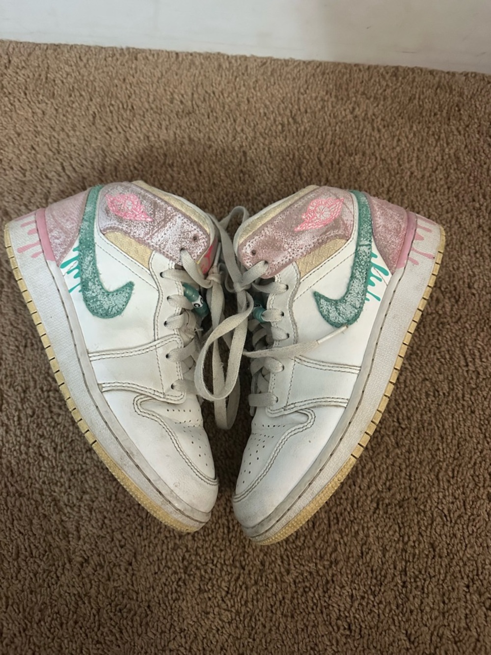 Nike Air Jordan 1 Mid SE "Paint Drip" Girls Size 4 Youth DD1666-100